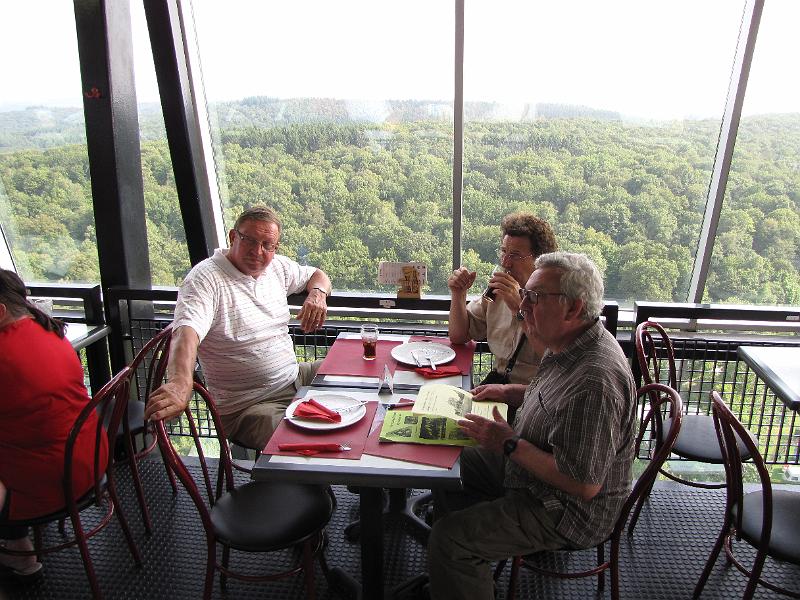 Bezoek stuwdam van de Gileppe met koffie en taart in de panoramatoren.JPG